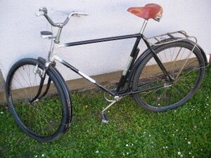 Ein Modell 101 aus der Nachserie von 1978 mit neuen Rahmenaufklebern und Gepäckträger in Schwedenform.