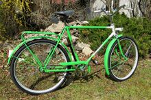 Ebenfalls noch 1979 erfolgte auch der Übergang von der Zweifarb-Lackierung zu einfarbigen Rahmen. Dieses Exemplar besitzt noch hellgrau lackierte Stahlfelgen.