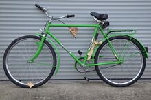 Mifa Modell 102 (ca. 1984) Bei diesem unbenutzten Fahrrad sind die verlängerte Dynamohalterung und das Getriebe des westdeutschen Herstellers Thun gut erkennbar.