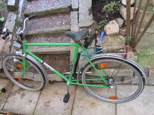 Nach 1980 wurden die Tourensporträder von Mifa auch häufiger mit Aluminiumschutzblechen ausgestattet. Gepäckträger und Kettenschutz waren bei diese Variante dann verchromt (statt wie sonst in Rahmenfarbe lackiert).