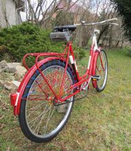 Der unbequeme, kleine Terrysattel war zu dieser Zeit bereits von einem Möve-Tourensattel mit Gummidecke abgelöst worden. Beleuchtungsanlage von FER nun mit Kunststoff-Scheinwerfer.