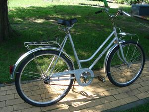 Bei diesem Modell 160 aus der zweiten Hälfte der achtziger Jahre sind der Scheinwerfer sowie der vordere Gepäckträger nicht original.