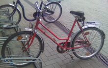Dieses Fahrrad besitzt ein Glockentretlager statt des sonst üblichen Keiltretlagers. Das Rahmendekor war wiederum sehr schlicht, aber haltbarer als die bis 1985 verwendeten Chromfolien.