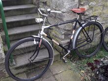 Mifa Modell 101 (1968). Ob die Kombination von Aluminium-Schutzblechen und schwarz lackierten und linierten Felgen ab Werk verbaut wurde, ist ungewiss.