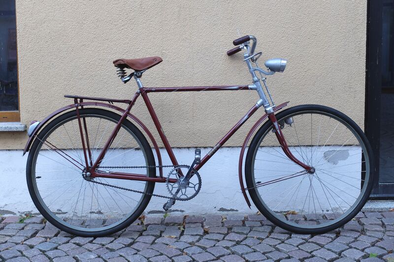 Datei:Mifa 28er Tourenrad mit Keilgetriebe maron von 1959 Bild1.JPG