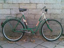 Modell 159 (ca. 1974) Ein weiteres Exemplar mit der ersten Dekorvariante, der Scheinwerfer, der Sattel und das Rücklicht sind nicht original.