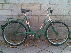 Modell 154 mit der Dekorvariante in grün, hier noch mit Glockenlager, um 1972