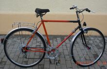 Fehlteile: Reflektor und Spannband des neuartigen Gepäckträgers, Mifa- Schriftzug am Sattelrohr, Luftpumpe und Werkzeugtasche.