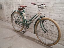 Modell 351 von 1965 mit veränderter Rahmenform und dem nur kurzzeitig verwendeten Mifa-Dekor.