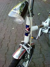 Die zeitgenössischen Beleuchtungskomponenten westlicher Hersteller sind vermutlich original.