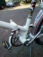 Die Lackierung vollständig in weiß wurde sonst im DDR-Fahrradbau kaum verwendet.