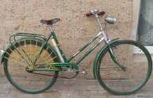 Mifa Modell 352 Dieses Exemplar von 1961 verfügt über die genannten Halterungen für Luftpumpe, Kettenschutz und Dynamo.