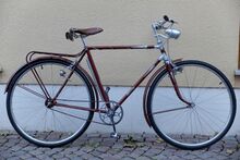 Ein Modell SH14/2 von 1957 in restauriertem, teilweise neu lackiertem Zustand. Werkzeugtasche und Reifen nicht original.