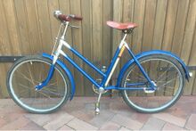 Ein Modell S 8, laut Datierung der Laufräder von 1957. Originale Luftpumpe mit Kolbenschraube aus Holz. Reflektor am hinteren Schutzblech von Baldauf. Reifen von Heidenau.