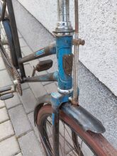 Details der Lackierung und Linierung des Fahrrads links