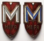 Zeitraum: etwa 1954 bis 1957 Material/Art: Stahlblech mit Messing überzogen, emailliert Nietabstand: 44 mm Bemerkungen: