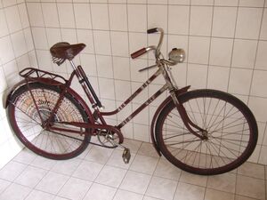 Nicht original bzw. fehlend: Dynamo, rechter Lenkergriff, Kleidernetz, Speichenschloß