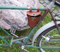 Es wurde nachträglich ein Steg über dem hinteren Kettenblatt eingeschweißt.