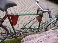 Sättel, Griffe hinten, Pedale vorn, Klingel, Dynamo und Felgenbremse nicht original. Evtl. wurden auch Schutzbleche und Felgen nachträglich erneuert.