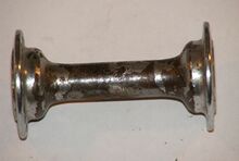 Einteilige RENAK-Nabe Zeitraum: 195x bis 1956 Verwendung: Sporträder Material: Stahl (verchromt) Bemerkungen: kantiger Übergang von der Hülse zu den Flanschen