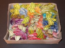 Nabenputzringe "Wüma Sport" Zeitraum: hier: nach 1967 Hersteller: Wünsche & Co, Marienberg/VEB Zellstoffverarbeitung Material: Chenilledraht Bemerkungen: Sortiment im Originalkarton (ohne Deckel).