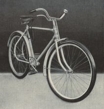 Herrenfahrrad mit Rahmen und Anbauteilen aus Leichtmetall, präsentiert auf der Leipziger Frühjahrsmesse 1951.