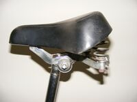 Tourensattel mit Sitzfläche aus PUR-Kunststoff