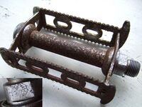 Rennpedale in Kastenausführung Zeitraum: vrmtl. Anfang d. 50er Jahre Material: Stahl (verchromt) Bemerkungen: Hersteller HAFA