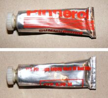 Pinnerol-Gummilösung in Aluminiumtube Zeitraum: 1980er Jahre Hersteller: VEB Plastanza Leipzig Werk III Bad Düben Bemerkungen: