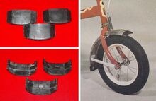 Schutzkappen (Kunststoff) zum Schutz vor scharfen Schutzblechkanten. Ab spätestens 1979, jedoch nicht vor 1976 verwendet an 12,5"-Kinderfahrrädern des VEB Metallwaren "Blitz" und des VEB Kinderfahrzeuge Mühlhausen.