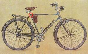 Position der Rahmennummer bei Tourenrädern und sportlichen Tourenrädern (in Fahrtrichtung rechts an der Sattelmuffe)