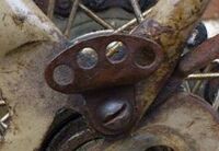 Rockschutz-Halter Zeitraum: 50er Jahre Bemerkungen: Halterung für Kleidernetze (sog. Quadrant)