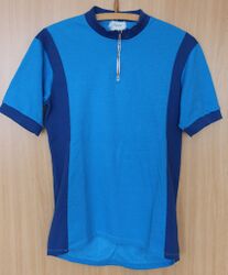 Radsport-Trikot Zeitraum: 70er/80er Jahre häufiger Trikottyp in blau kurzärmlig und mit Rückentaschen