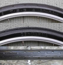 Zeitraum: ca. 1954 bis 1958 Größe: 26" × 1 3/8" × 1 1/2" Art: Drahtreifen Profil Nr. 4 Farbe: schwarz Verwendung:Mifa Modelle 9 b und 9 e Bemerkungen: hier in unbenutztem Zustand. Maße 35-584 nach ETRTO, also etwas größerer Innendurchmesser als herkömmliche 26"-Reifen.