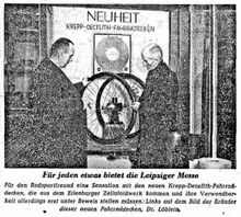 Zeitungsnotiz (Neues Deutschland, 12. März 1950) über die neu entwickelte und nur kurzzeitig hergestellte Fahrradbereifung "Krepp-Decelith" aus dem Kunststoff Decelith Weich des VEB Eilenburger Celluloidwerk, vorgestellt auf der Leipziger Frühjahrsmesse 1950.