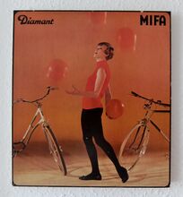 Gemeinsame Reklame für Mifa und Diamant. Plakat auf Papprahmen geklebt, um 1970.