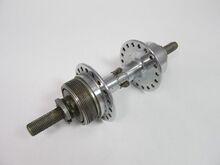 RENAK-Nabe (Exportausführung) Zeitraum: vrmtl. nach 1958 bis 19xx Verwendung: Exportartikel Material: Stahl (verchromt) Bemerkungen: Ölerloch in der Mitte der Nabenhülse, verschlossen mit einer Metallspange