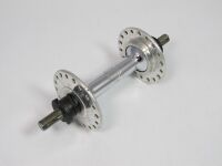 Rennradnabe mit Stahlhülse und Aluminium-Flanschen Zeitraum: 1954 - 1956 Verwendung: Diamant Modell 167 und Luxus-Sporträder Material: Aluminium, Stahl (verchromt) Befestigung: Flügelmuttern (FG 7,9) Bemerkungen: Flansche und Hülse über gezahnte Übermaßverbindung verbunden; keine besondere Staubabdichtung der Lager; bis 1955 mit FuS-Prägung