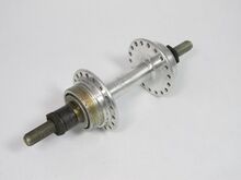 einteilige RENAK-Rennradnabe (neue Ausführung) Zeitraum: 196x bis 1990 Verwendung: Diamant Rennräder und Luxus-Sporträder Material: Aluminium Befestigung: Flügelmuttern oder Schnellspanner Bemerkungen: Labyrinthdichtung als Staubschutz der Lager (mit auf die Konen aufgepressten Staubschutzringen)