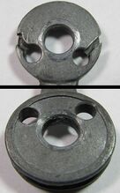 Detailansicht der Schaltseilaufnahme eines linken RENAK-Schalthebels links: Aussparung aus der Gussform (nicht entgratet) rechts: nachträglich eingebrachte Aussparung (entgratet)