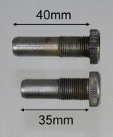 Vergleich der Führungsbüchsen des Viergang- (oben) und Fünfgang-Schaltwerks (unten) Durch präzises Kürzen der 4-fach-Büchse kann jedes Renak-Viergang-Schaltwerk auch 5 Gänge schalten. Da sich der Betätigungsweg nach innen hin nicht verändert, ist am Schaltwerk kein anderes Schaltkettchen notwendig. Der Schalthebel muss hingegen entsprechend angepasst werden.
