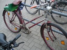 Diamant Modell ED, Baujahr 1953 Mit roter Lackierung und vollständigem Strahlenkopfdekor.