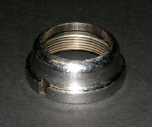 Abschlussmutter A Zeitraum: 1940er/1950er Jahre (hier: 1951) Material: Stahl, verchromt