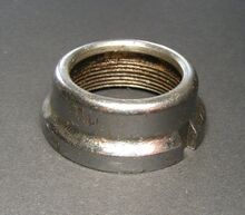 Abschlussmutter B Zeitraum: spätestens 1952 bis mind. 1958 Material: Stahl, verchromt