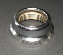 Abschlussmutter D Zeitraum: 1960er Jahre, hier zwischen 1961 und 1964 Material: Stahl, verchromt