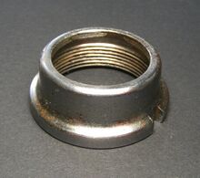 Abschlussmutter C Zeitraum: vermutl. 1950er Jahre Material: Stahl, verchromt