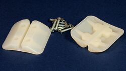 Schuhplatten aus Kunststoff Zeitraum: 70er/80er Jahre Befestigung mit Senkkopfschrauben