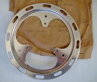 Kettenschutzscheibe aus Aluminium, in den 1980er-Jahren an den mit Gangschaltungen ausgestatteten Mifa-Sporträdern verbaut.