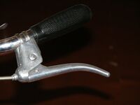 Bremsgriff von Optima (geprägt), Baujahr 1956, verbaut an: Diamant-Sporträdern von 195? bis 1956, Material: Aluminium