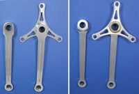 Sportkurbeln (Drei-Arm-Kurbel) Zeitraum: 1957 bis 1963 Verwendung: Diamant (Luxus-)Sportrad-Modelle Material: Stahl (verchromt) Kettenblattaufnahme: 3-Punkt-Befestigung (120mm Lochkreisdurchmesser) Bemerkungen: -